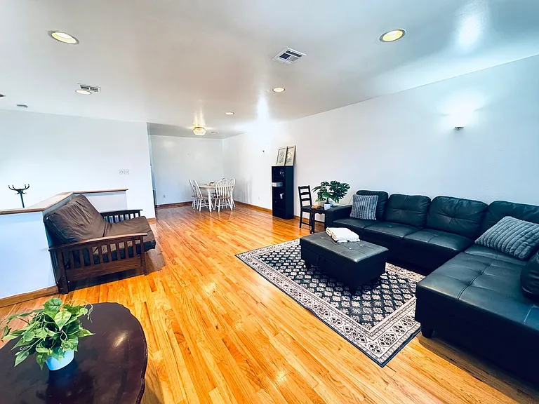162 W 53rd St #2 — Photo 10