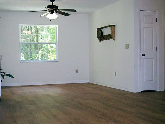 living / dining areas