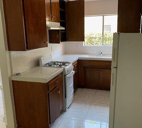 4th image of 1137 N Formosa Ave APT 3