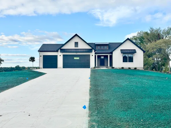 739 Goldenfield Dr, Byron Center, MI 49315