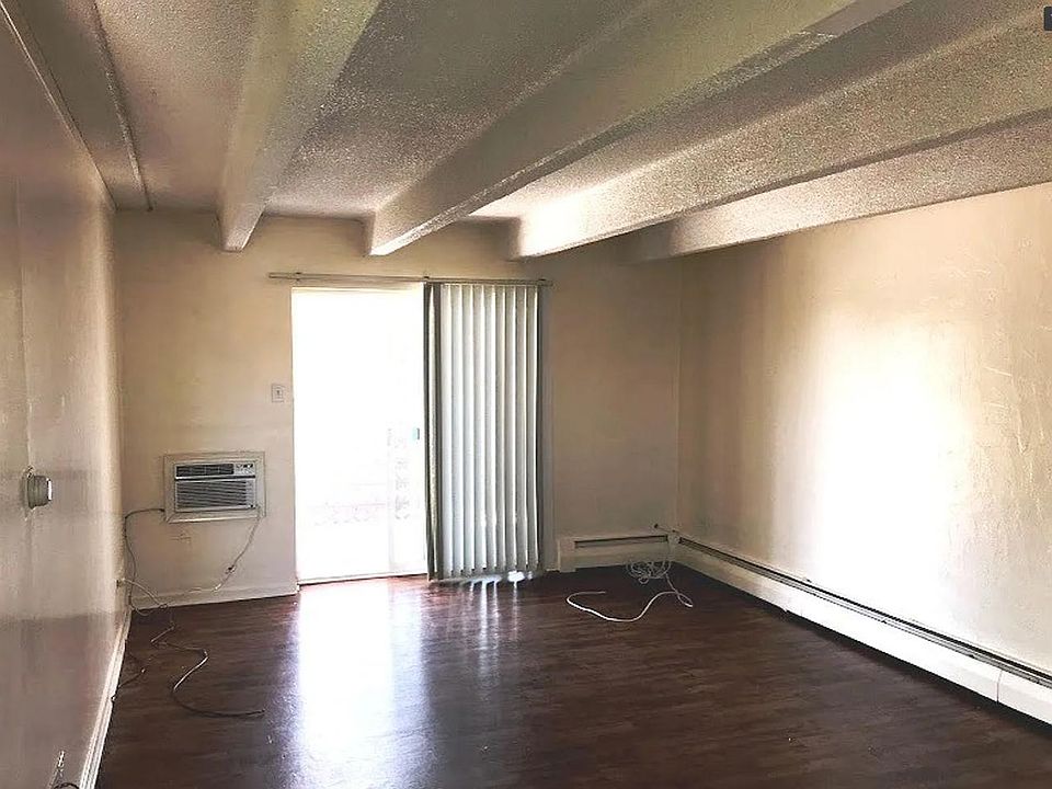 1st image of 137 W Broadmoor Dr APT 304