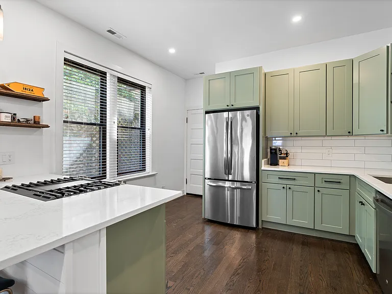 1734 N Sedgwick St #1 — Photo 9
