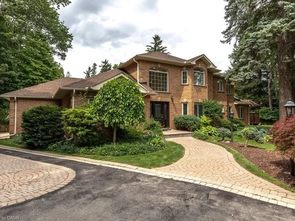 3 Lovers Ln, Hamilton, ON L9G 1G4