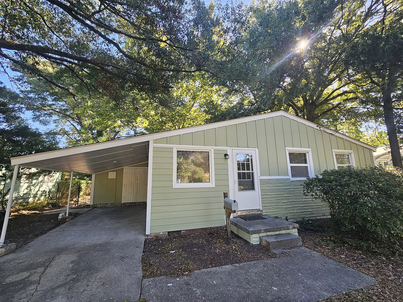 3 bed, 800 sqft, $1,525 — Photo 1