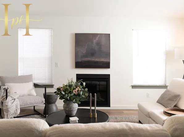 401 Creekside Way #A, Talent, OR 97540