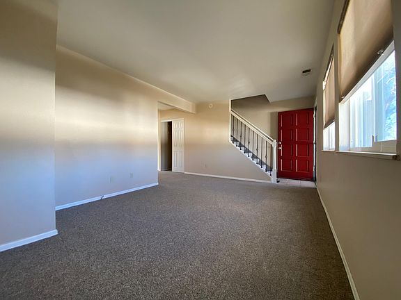 4th image of 34 Evergreen St