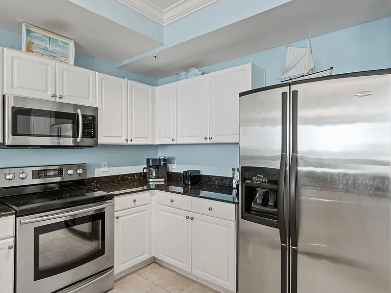 For times you do not feel like eating out, the kitchen provides all you basic kitchen appliances, kitchenware, dinnerware, and utensils.