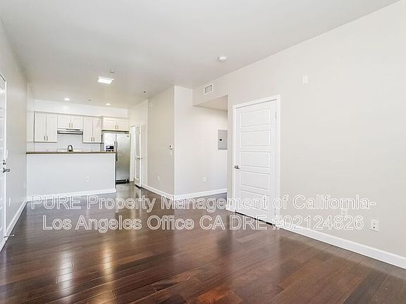 5th image of 11740 Vanowen St Unit 304