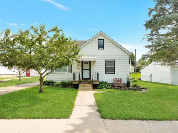 514 2nd Ave NE, Waverly, IA 50677