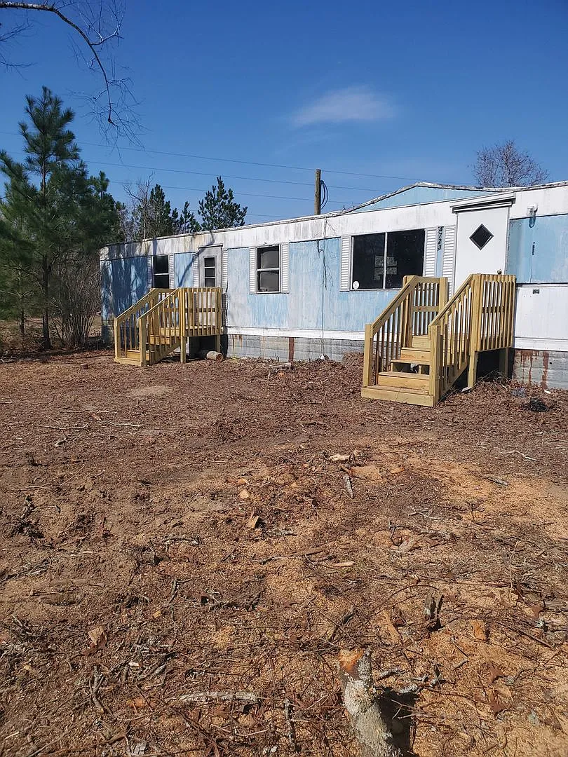 Apply Now! Rent this 3 Bedroom mobile home in Williston! — Photo 1