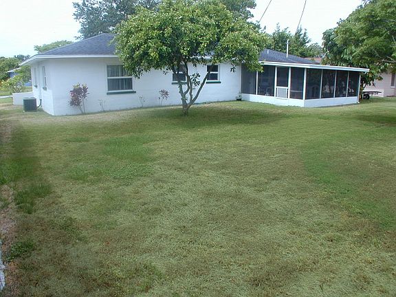 5th image of 4211 Yardley Ave N