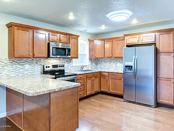 3rd image of 3802 Stigwood Ct