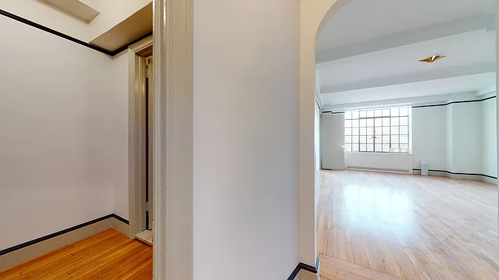 Rented by Bond New York | media 38