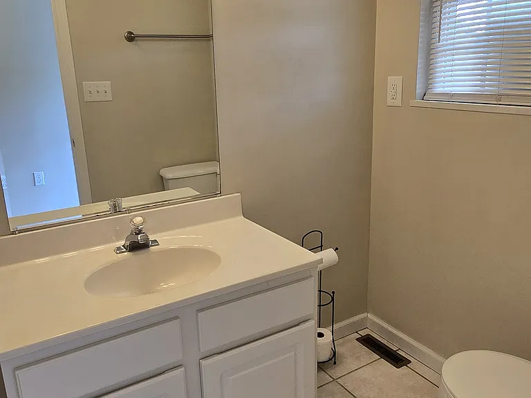 321 Poplar St — Photo 11