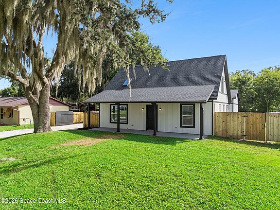 3rd image of 2713 Victory Palm Dr
