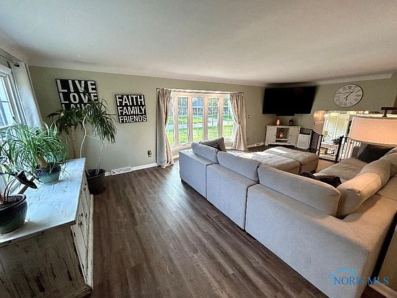 5th image of 3718 Rose Glenn Dr