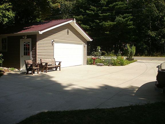 24x24   2 Car Garage