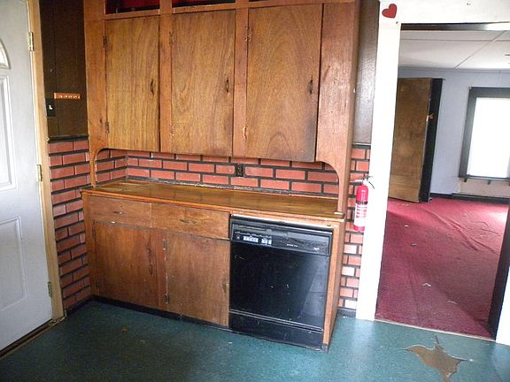4th image of 916 Stowell St