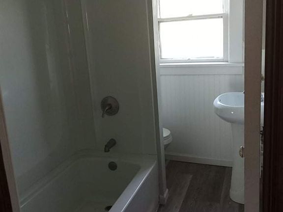 3rd image of 635 Dickson Ave