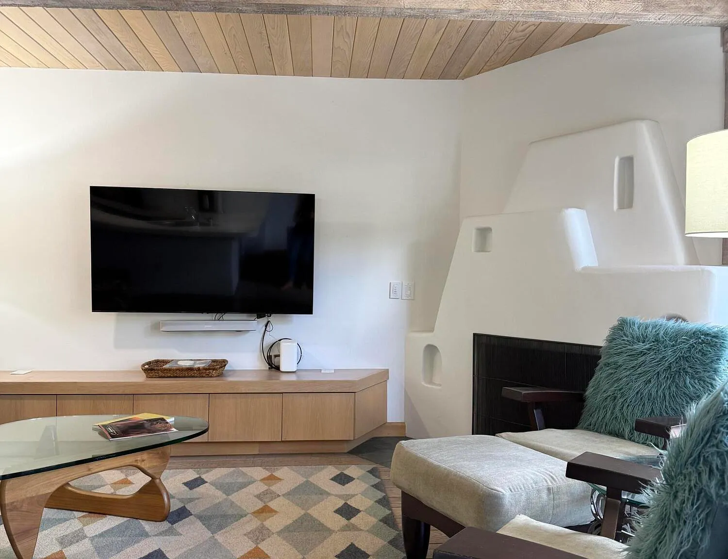 2 bed, 950 sqft, $11,900 — Photo 4