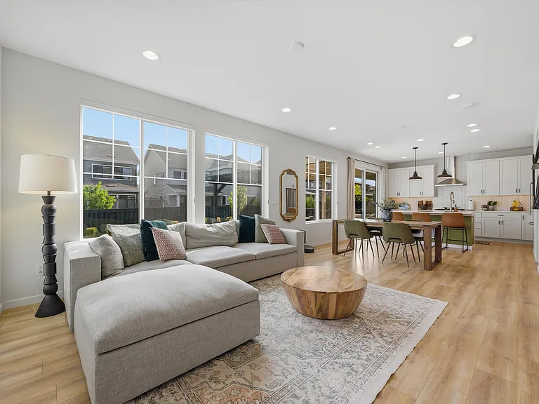 8989 Bellsong Dr — Photo 17