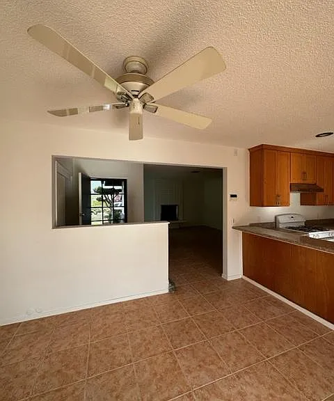 1642 W Brookdale Pl — Photo 5