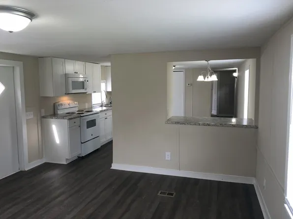 295 E Wright St, Winder, GA