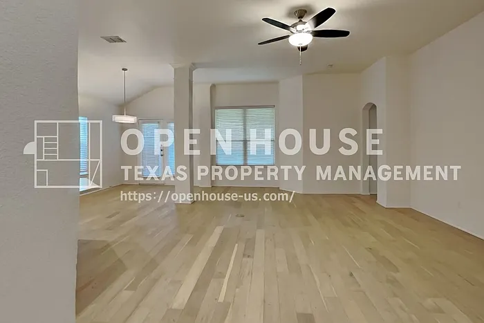 3 bed, 2.0 bath, 2075 sqft, $2,175 — Photo 4