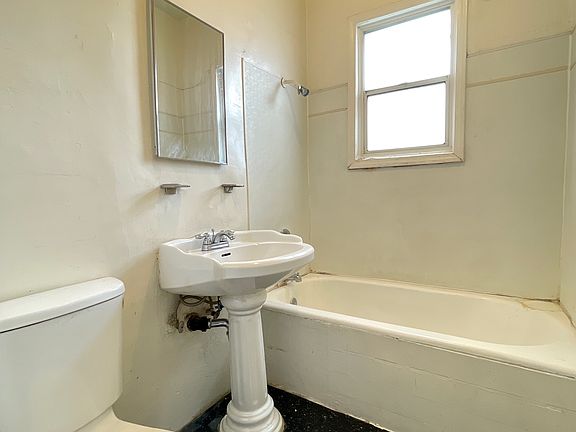 5th image of 3205 Descanso Dr #2B-1Ba-900Sqft