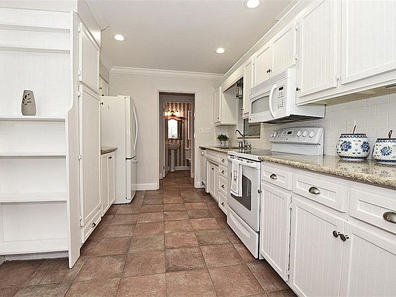 5th image of 4071 Davenport Ln