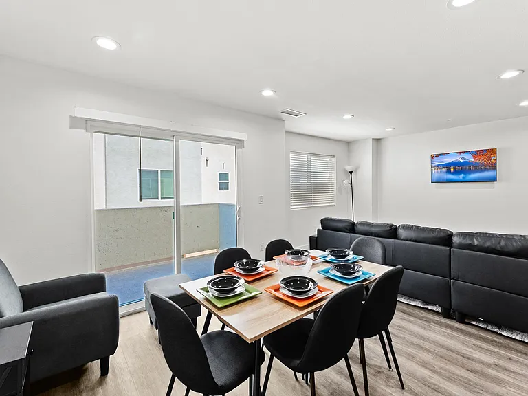 1029 S Montebello Blvd — Photo 25