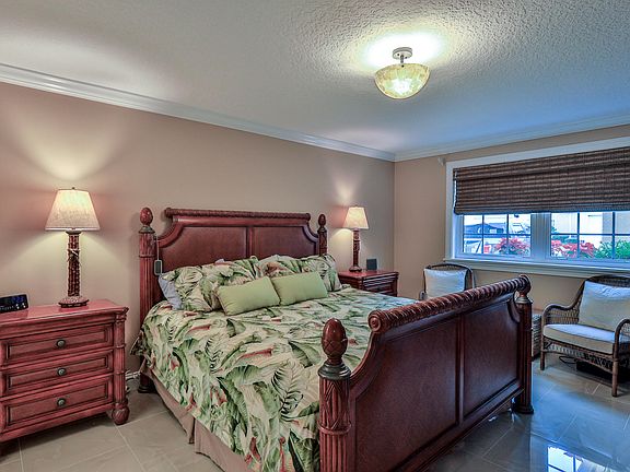 4th image of 9 Marina Point Pl
