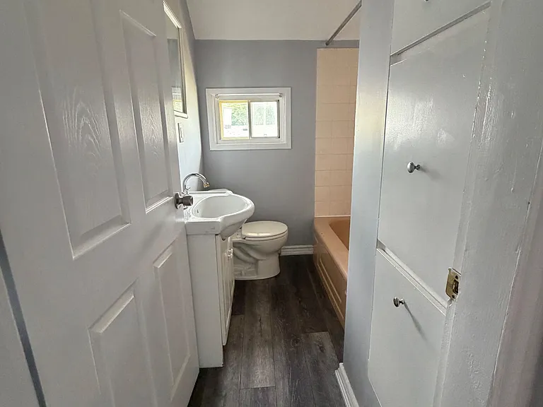 294 Park Ave #UPPER LEVEL — Photo 10