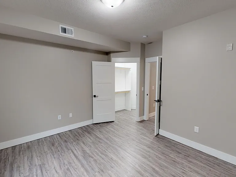801 W Cedar St — Photo 34