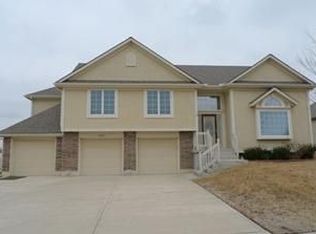 18105 Rollins Dr, Smithville, MO 64089