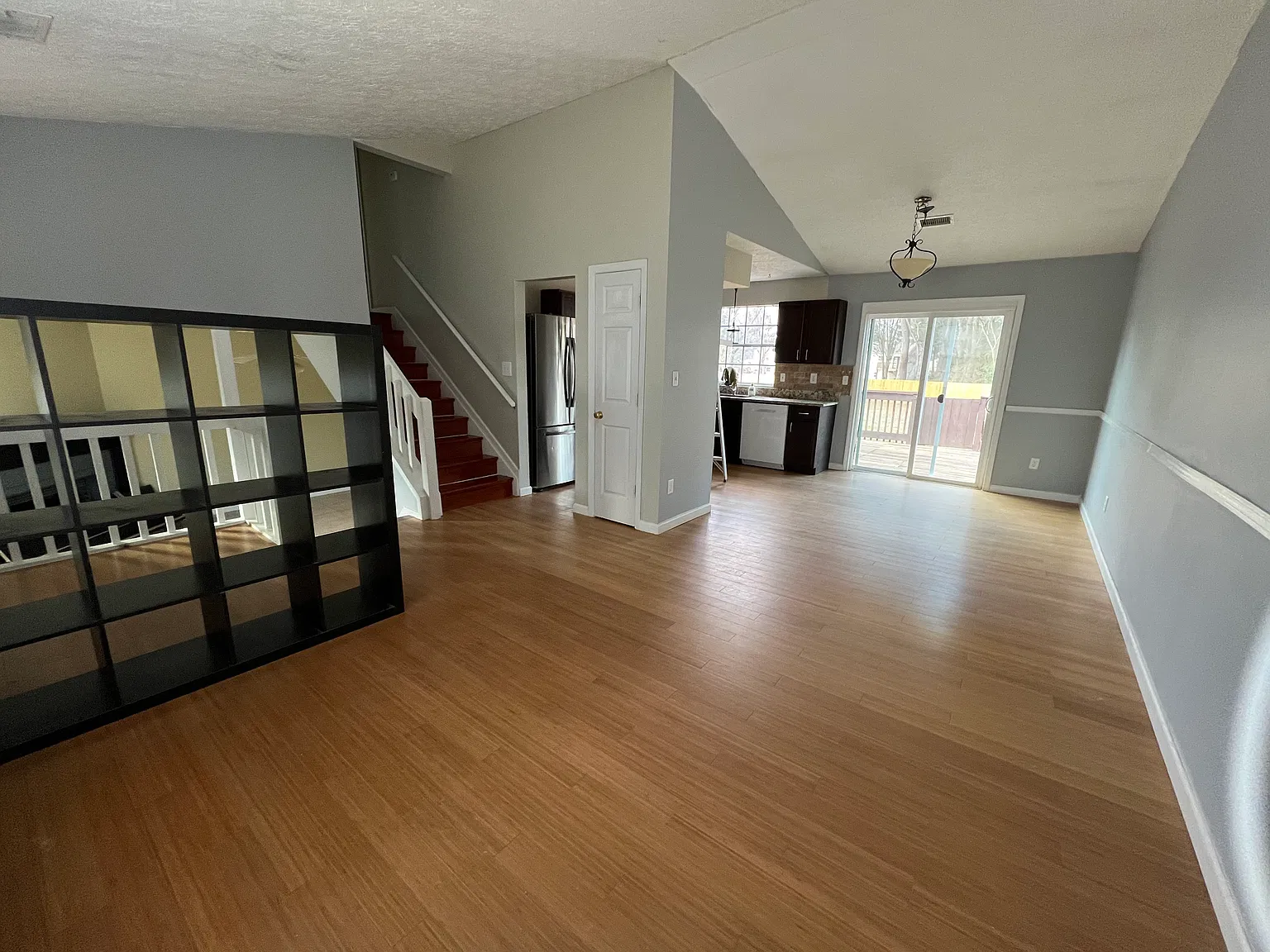3 bed, 1056 sqft, $2,100 — Photo 4