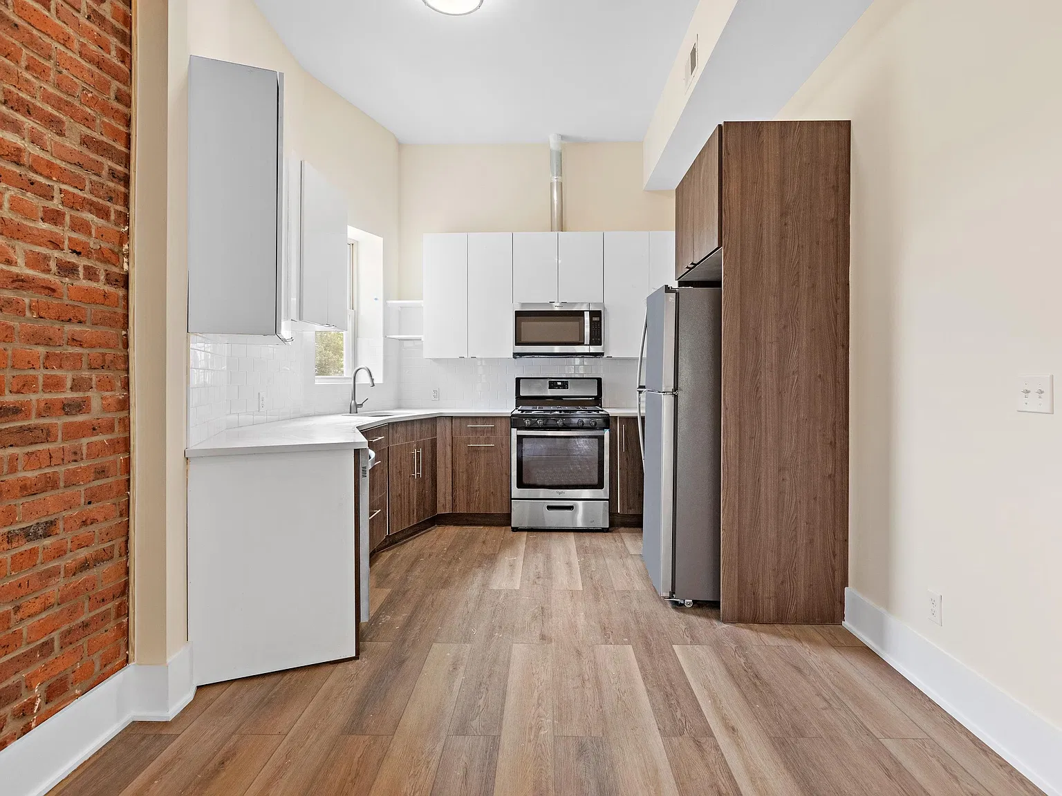 3 bed, 2.0 bath, 900 sqft, $2,950 — Photo 2
