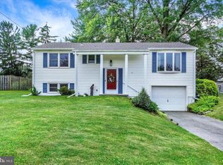 16 Forest Hills Rd, Red Lion, PA 17356