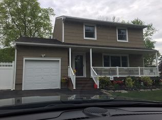 10 Wyoming St, Commack, NY 11725