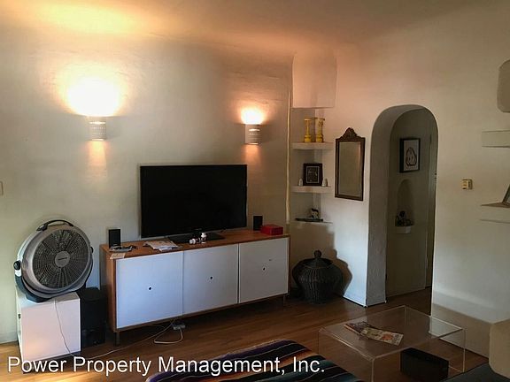 5th image of 941 1/2 N Vendome St #8876930