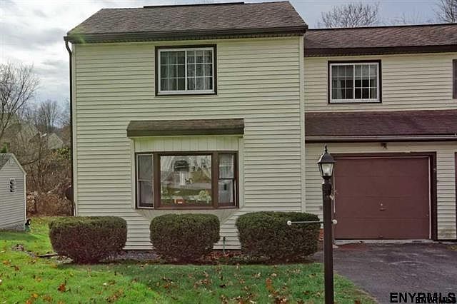 1st image of 34A Woodcliffe Dr