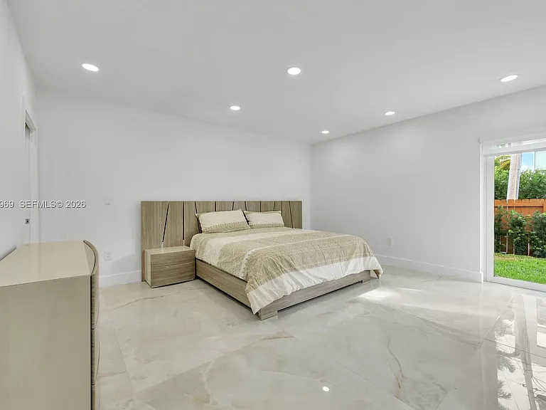 200 N Hibiscus Dr — Photo 28