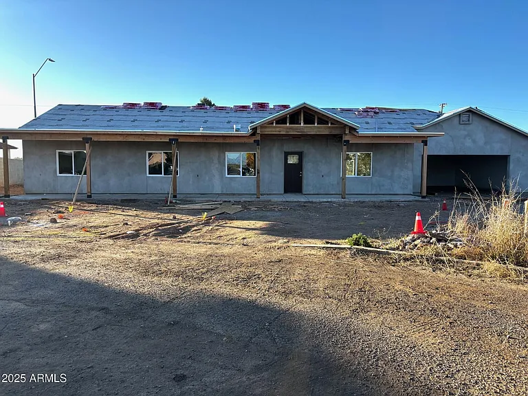 4000 N Santa Fe Ave — Photo 1