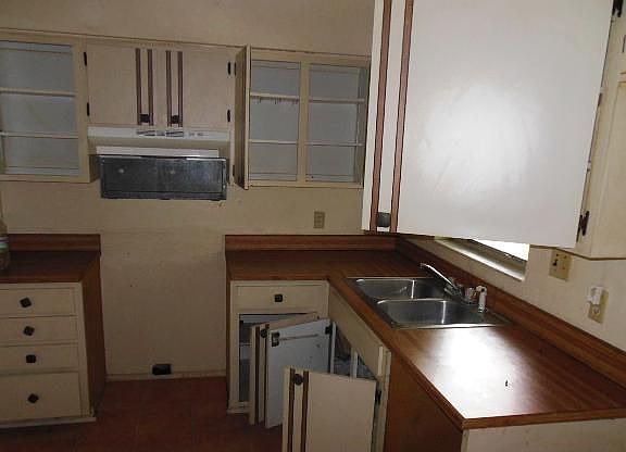 4th image of 4905 Cocoanut Dr