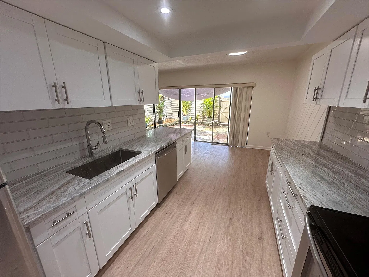 2 bed, 1.5 bath, 1035 sqft, $2,750 — Photo 4