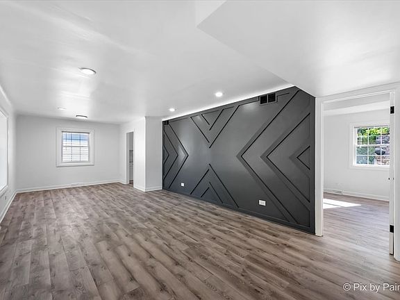 4th image of 106 S Chicago Ave