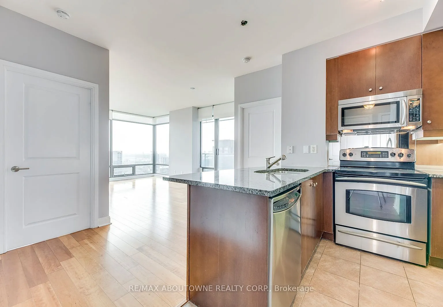 2 bed, $4,200 — Photo 4