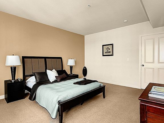 3rd image of 300 110th Ave NE APT 512
