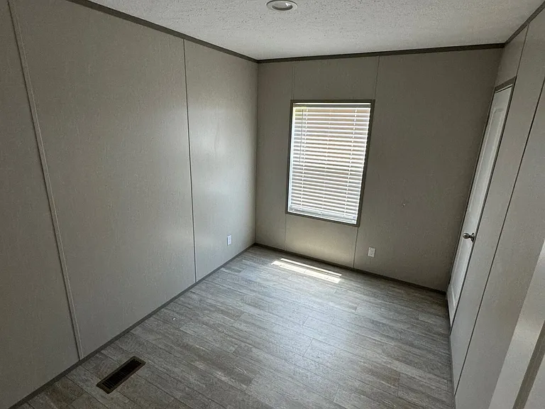 910 Halston Dr — Photo 4