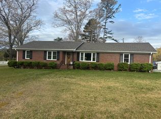 1 Dickens Ln, Taylors, SC 29687